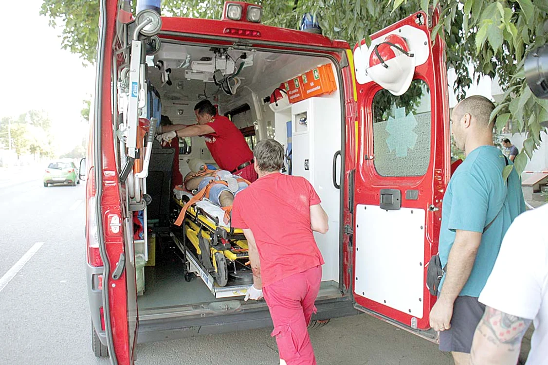 
    Dus la Spitalul Judeţean  Constanţa, poliţistul de 24  de ani n-a supravieţuitFoto: Mediafax  