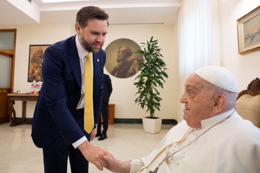 Circumstanțele discutabile ale vizitei lui JD Vance la Vatican, înaintea morții Suveranului Pontif: „A intrat cu forța și a lăsat o lume fără Papă”
