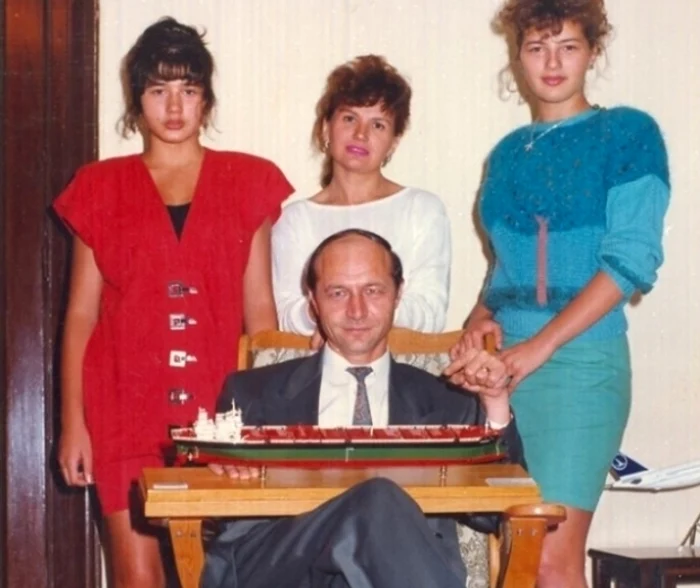 6 traian basescu si familia jpg jpeg