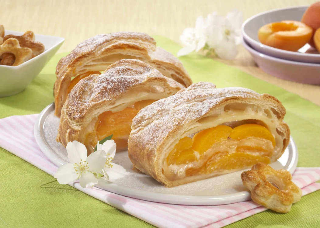 Pastry Pie with Apricots and Marchpane jpeg