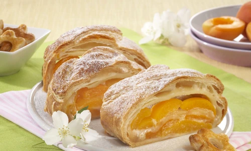 Pastry Pie with Apricots and Marchpane jpeg