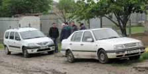 Oamenii legii au răscolit zona, timp de mai multe zile, în căutarea criminalului