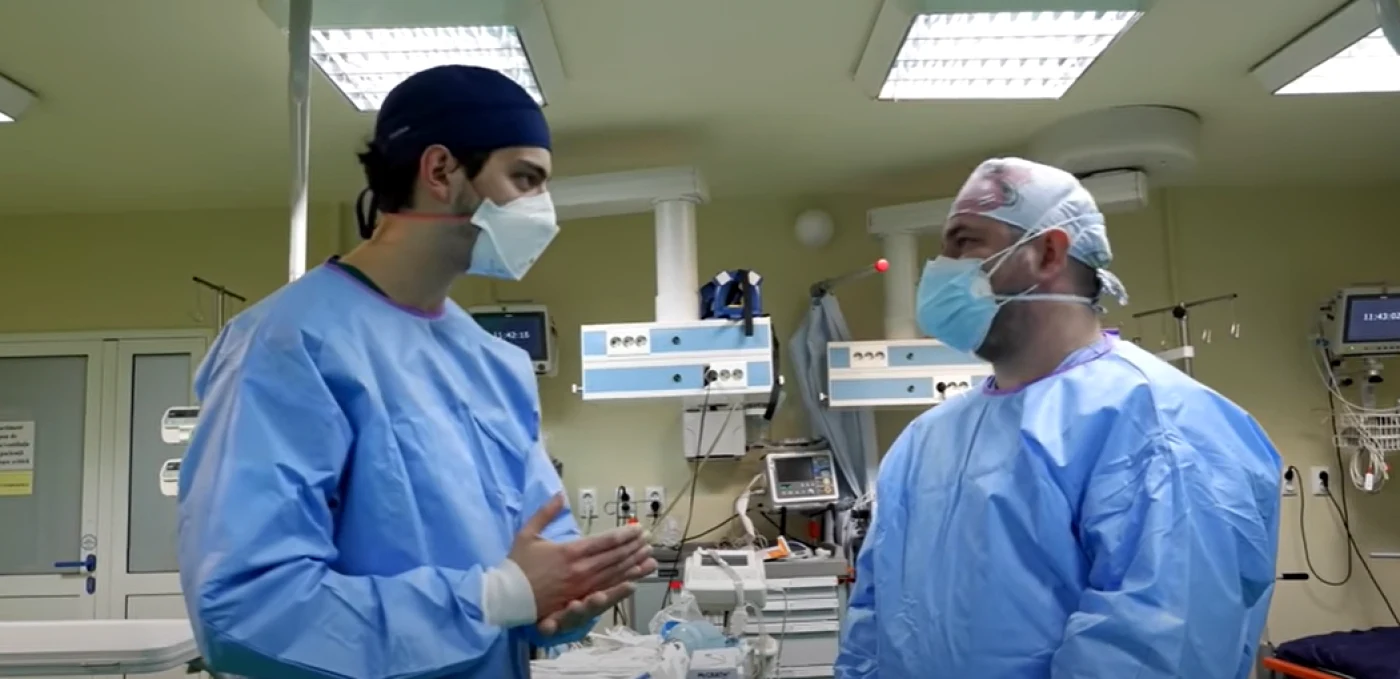 Paul Oargă a stat de vorbă cu un medic de la UNitatea de Primire a Urgenţelor Cluj. FOTO: Captura video