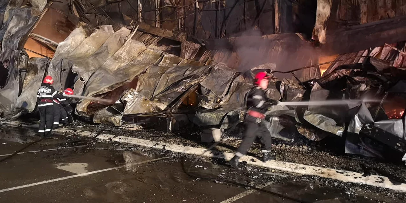 Asta este tot ce a rămas după incendiul de la fostul club Bamboo din MamaiaFoto: ISU Constanța