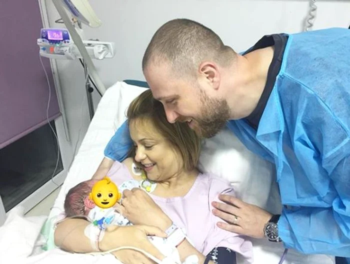 Fetița Simonei Gherghe și-a cunoscut frățiorulFoto Instagram