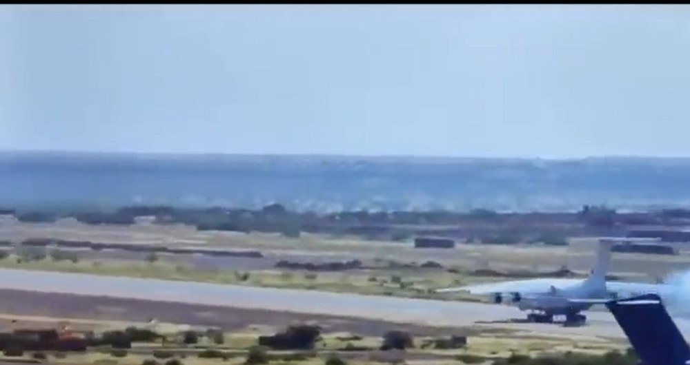 Un avion în care se aflau mercenari ruși din gruparea Wagner s-a prăbușit în timp ce ateriza pe un aeroport din Africa VIDEO 
