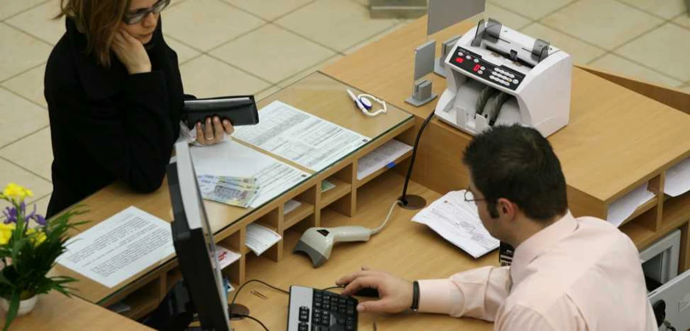 banca ghiseu bancar foto adevarul