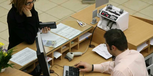 banca ghiseu bancar foto adevarul