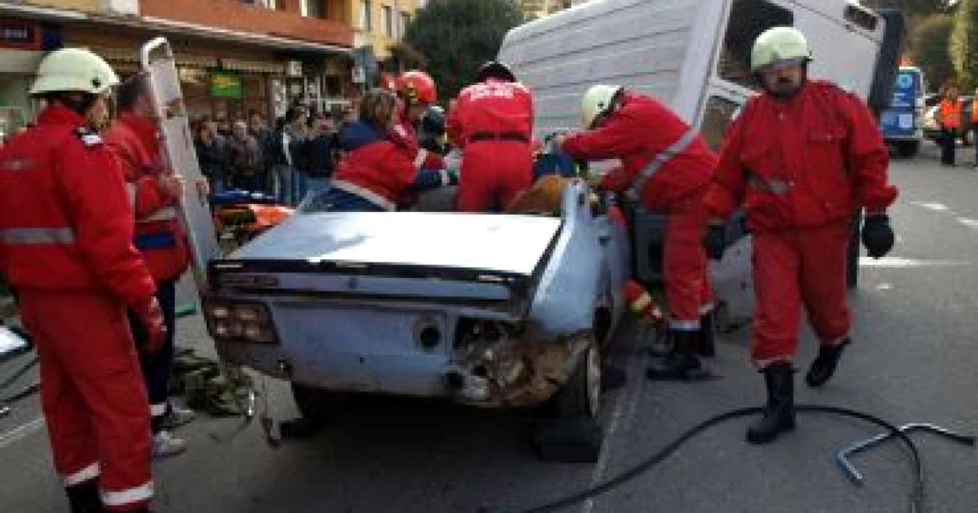 Hunedoara: VIDEO Simulare de accident grav în centrul Devei