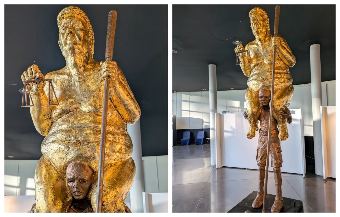 Statuia cu Trump dezbrăcat