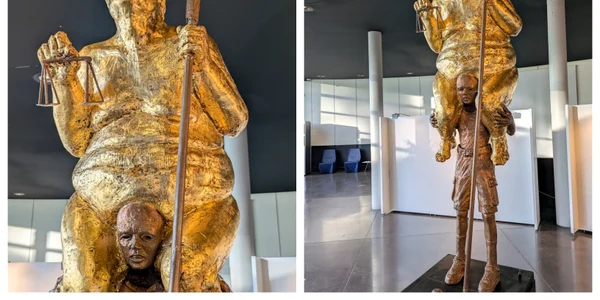 Statuia cu Trump dezbrăcat
