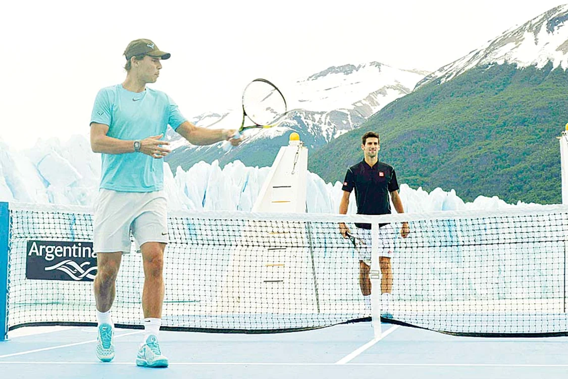 Nadal şi Djokovic au înfruntat frigul în tricou şi şort (Fotografii: Reuters)