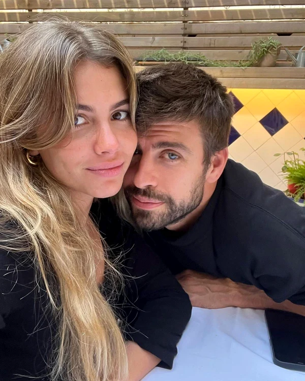 Clara Chia și Gerard Pigue au fost dați afară de la un restaurant din Barcelona
