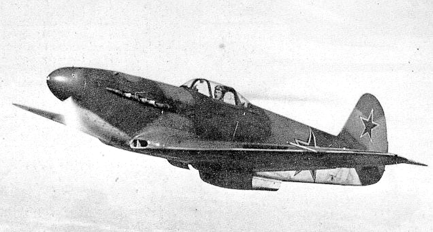 Un avion de vânătoare sovietic Yak-3