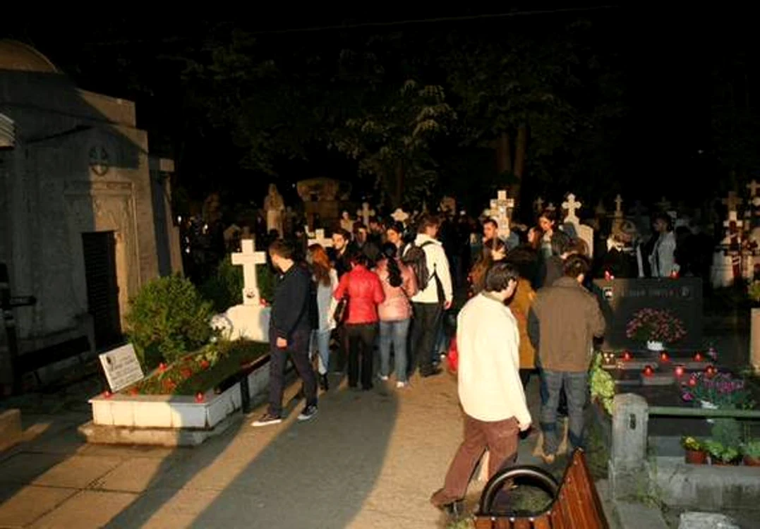 
    noaptea muzeelor cimitir bellu  
