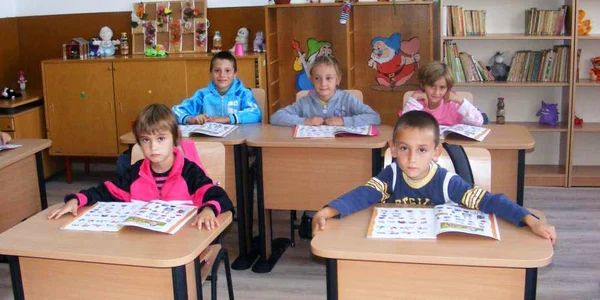 elevi scoala mehedinti