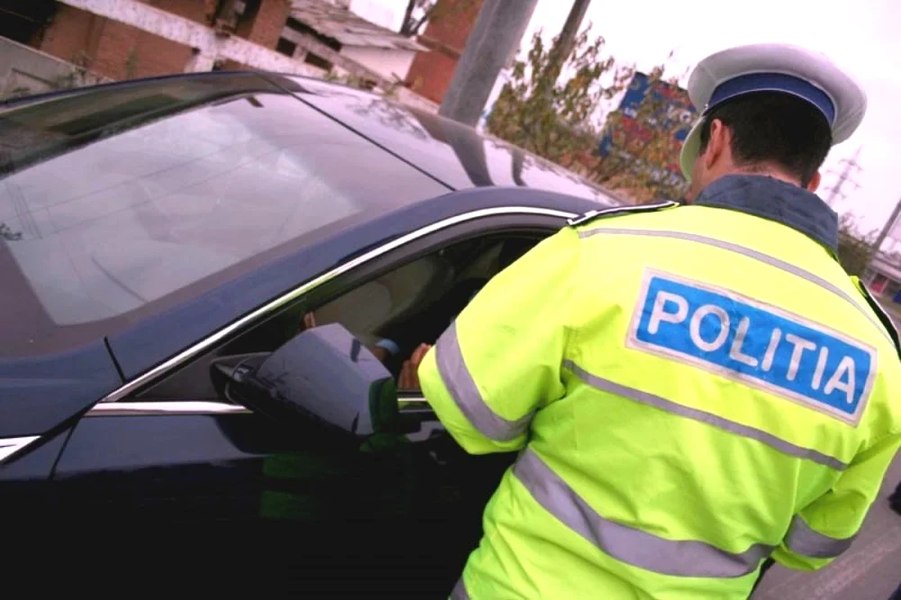 Doi polițiști incoruptibili din Vrancea au refuzat mita oferită pentru a închide ochii la o infracțiune rutieră