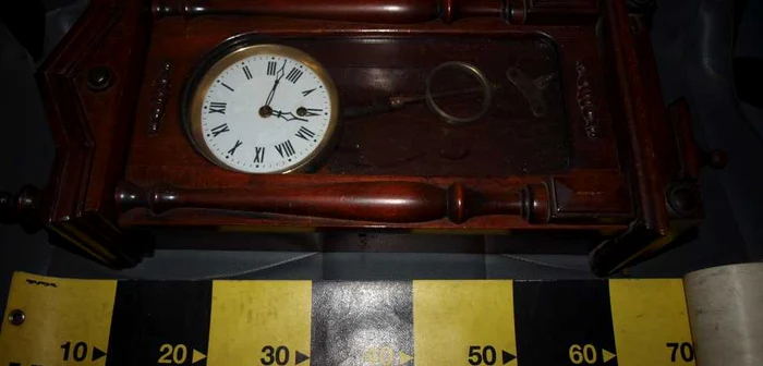 Poliţiştii au recuperat o pendulă