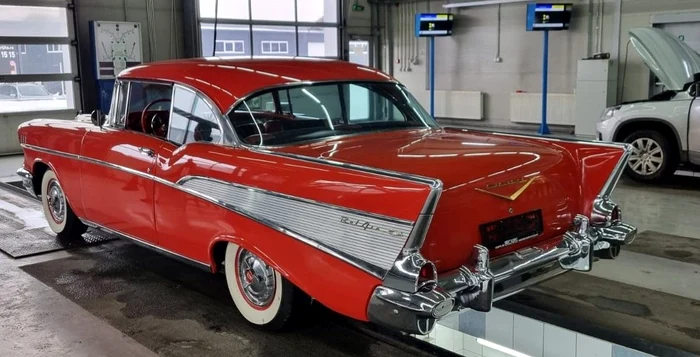 Chevrolet Bel Air are o elegență aparte FOTO RAR Bacău