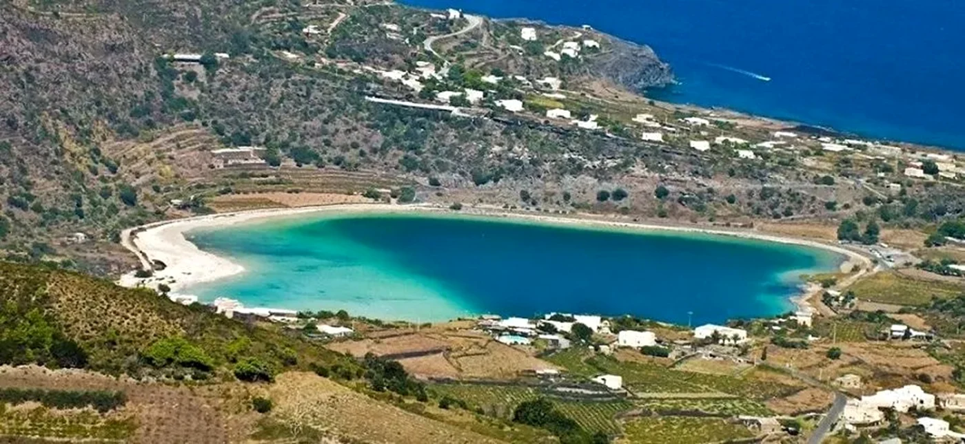 Pantelleria se află în apropiere de Sicilia