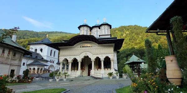 Manastirea lainici  Defileul Jiului  Foto Daniel Guță  ADEVĂRUL (26) JPG