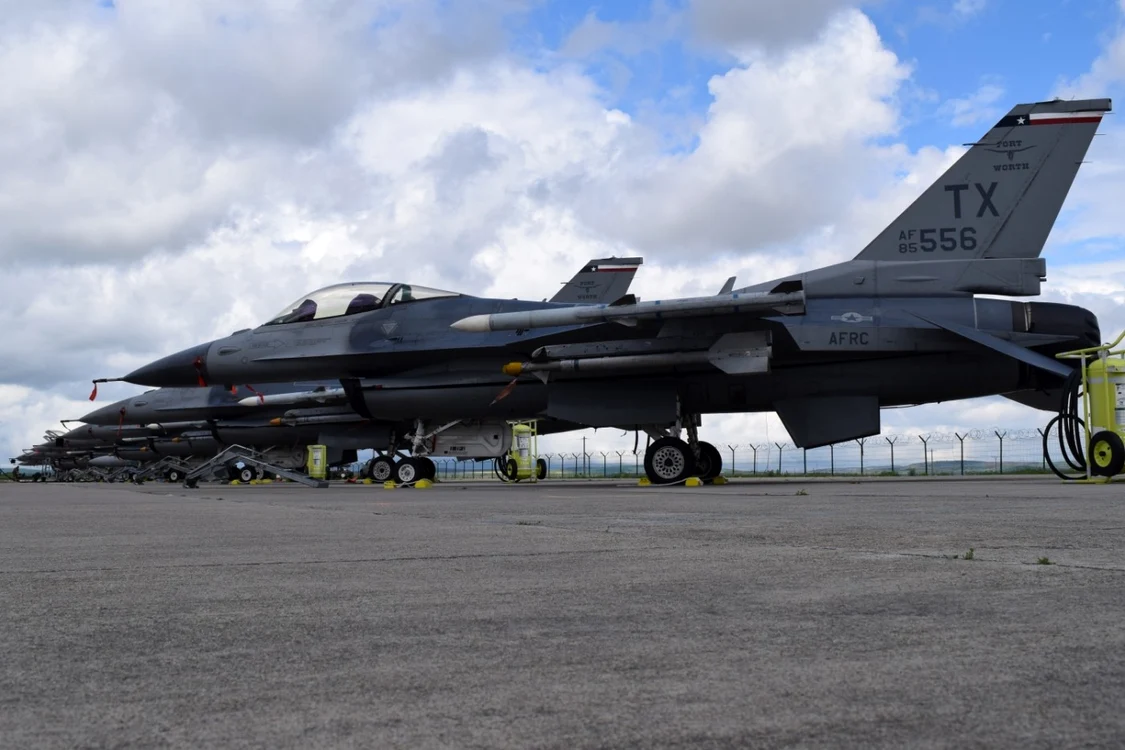 Avioanele F-16 americane parcate la Câmpia Turzii  FOTO U.S. Air Force photo by 1st Lt. Andrew Layton