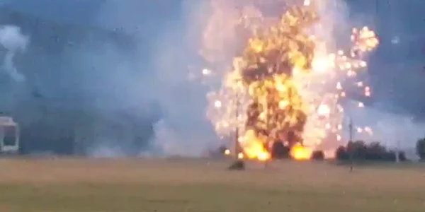 Explozie la o hală care producea artificii la Tohan FOTO ISU Braşov