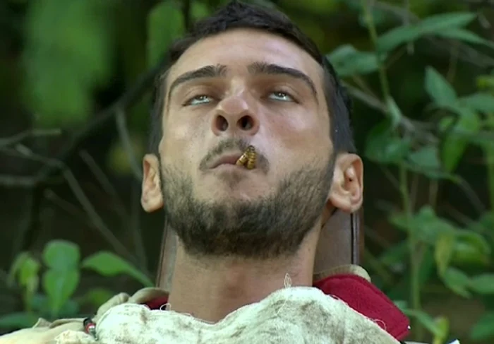 Dorian a ţinut viermi în gură la proba finală de la "Sunt celebru, scoate-mă de aici"