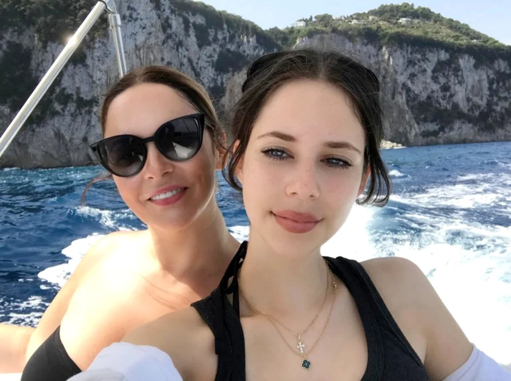 Andreea Marin și Violeta