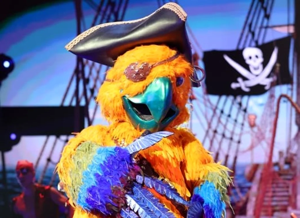 
    Cine se ascunde sub costumul Papagalului?Foto: Pro TV  