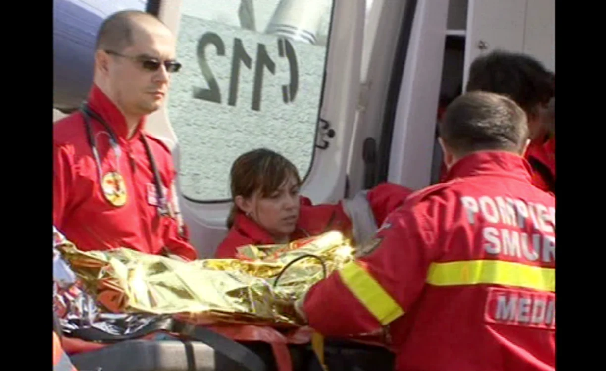 
    Băieţii au fost duşi la spital cu elicopterul  
