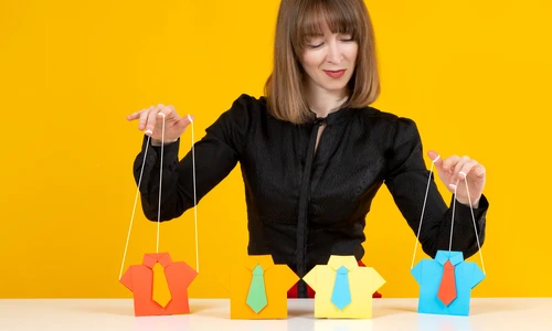 manipulator   manipulare   shutterstock 1932266996 jpg