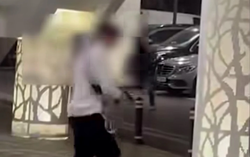 Adolescent de 15 ani care a tras cu un pistol în parcarea unui mall FOTO: Captură video