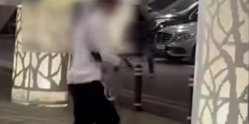 adolescent cu pistol intr ul mall din Craiova jpg