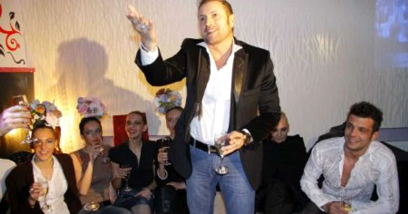 Cătălin Botezatu a dat noroc cu toţi invitaţii.