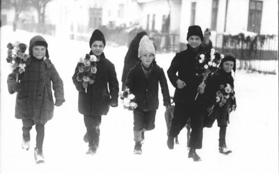 Sorcova, legenda colindului din dimineața de Anul Nou. De ce merg doar copiii la urat în prima zi a anului