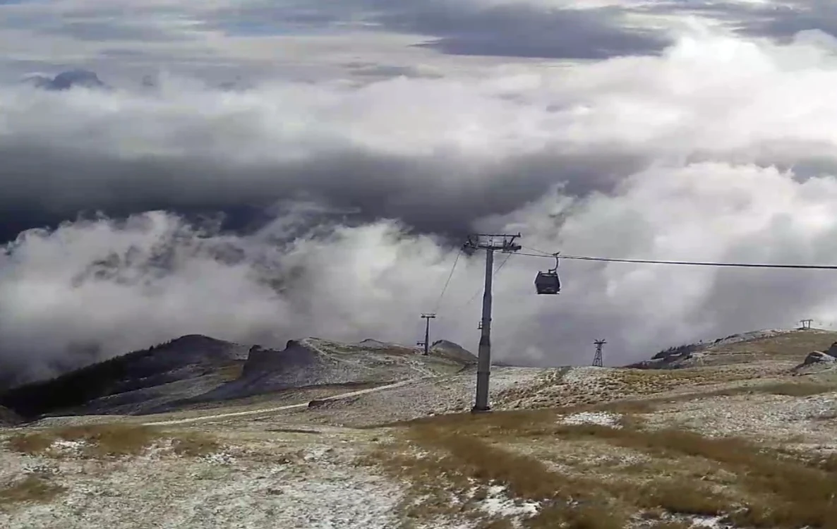 
    Traseele montane din Bucegi au fost închise, închise începând de astăzi (15 noiembrie), până primăvara viitoare, decizia fiind luată după ce vremea s-a întrăutăţit la munteFOTO: Facebook  
