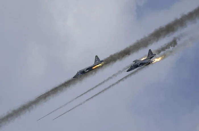 Avioanele militare ruseşti au bombardat forţe ce luptă împotriva preşedintelui sirian Bashar al-Assad