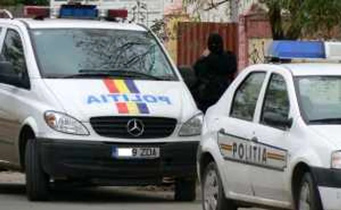 Polițiști au reținut nouă tinere acuzate că practicau prostiuția