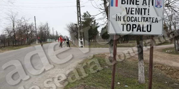 Comuna Topalu este situată la 80 de kilometri de Constanța