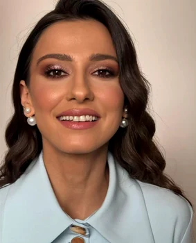 Vedeta TV a povestit ce a pățit și a postat pe social media o poză cu ea super frumoasă și aranjată și apoi altă fotografie în care apărea cu buza spartă