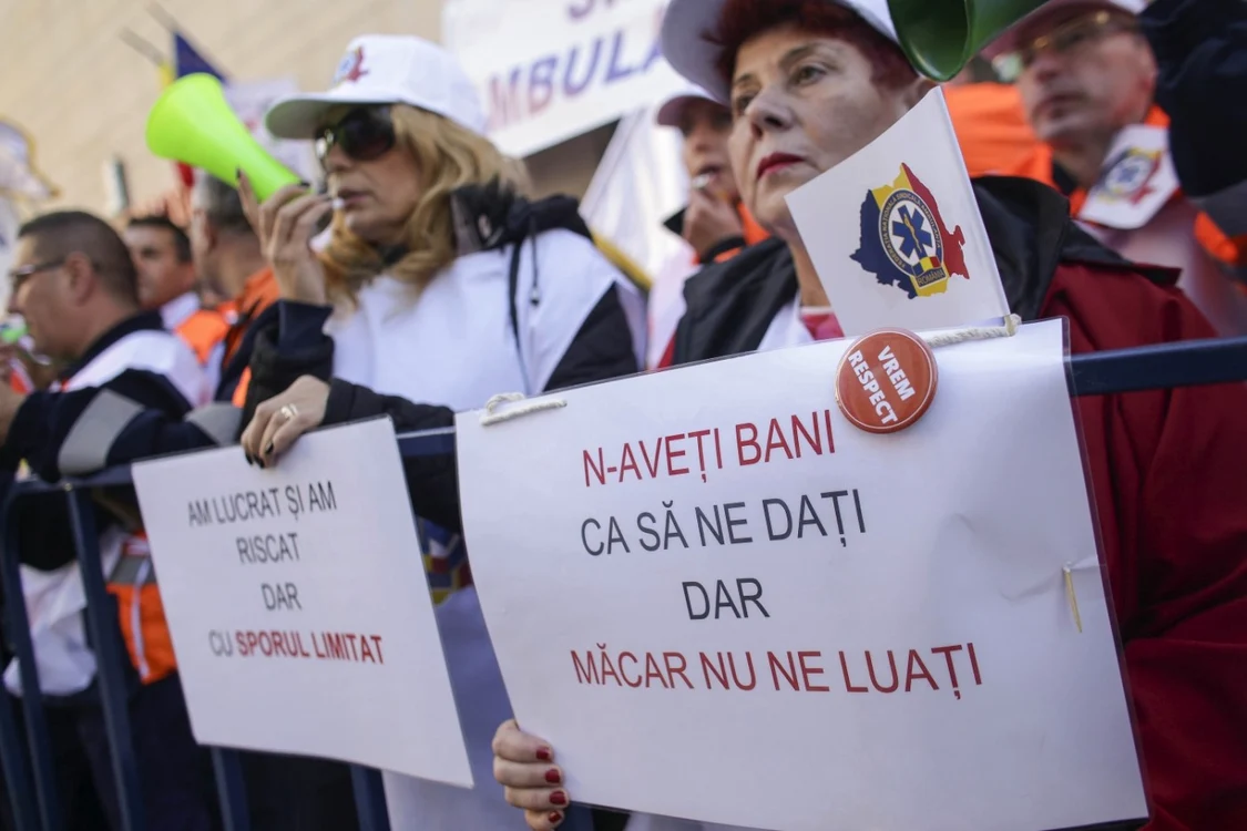 Ambulanțierii ies în stradă