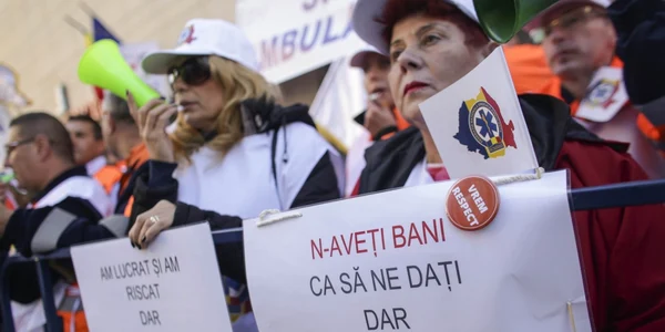 Protest organizat de Federaţia Naţională Sindicală Ambulanţa în Bucureşti FOTO Inquam Photos / Octva Ganea