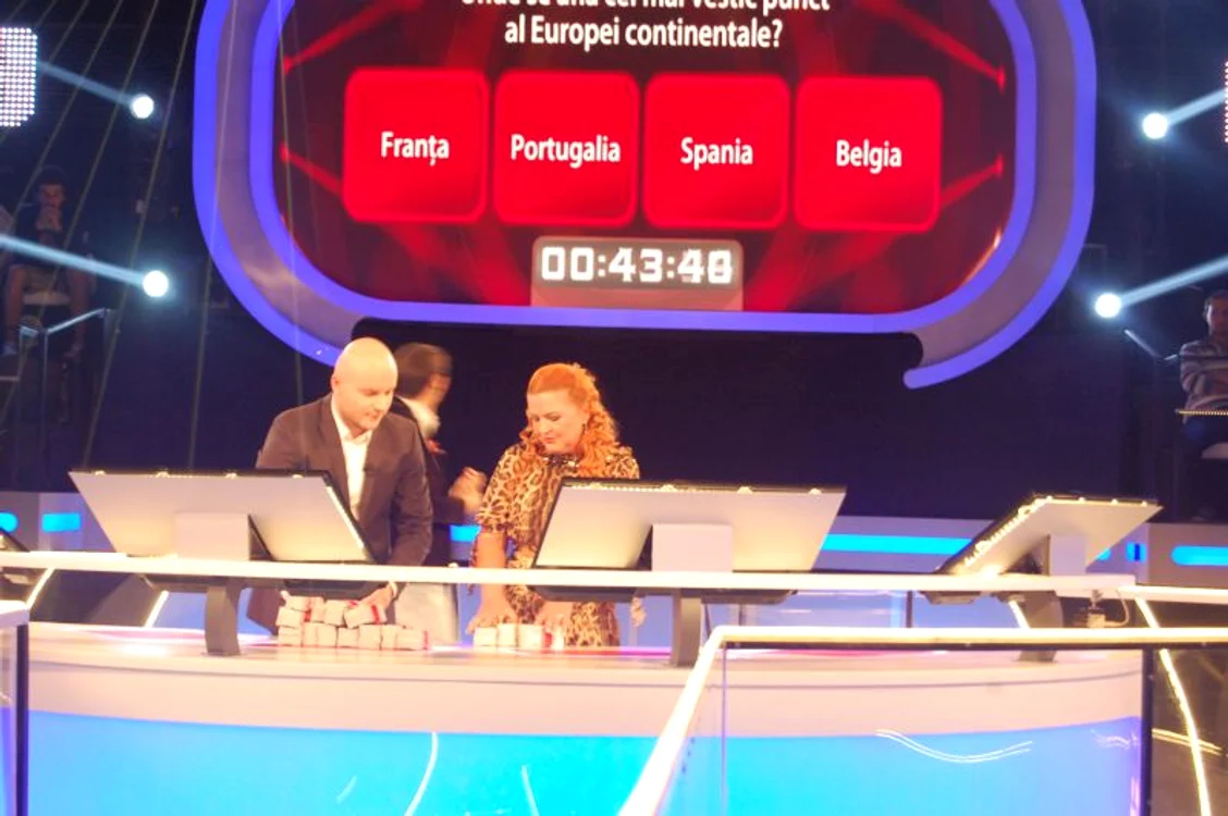 
    Maria Cârneci  