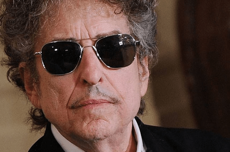 Bob Dylan îşi cere scuze pentru utilizarea unui dispozitiv pentru reproducerea autografelor sale