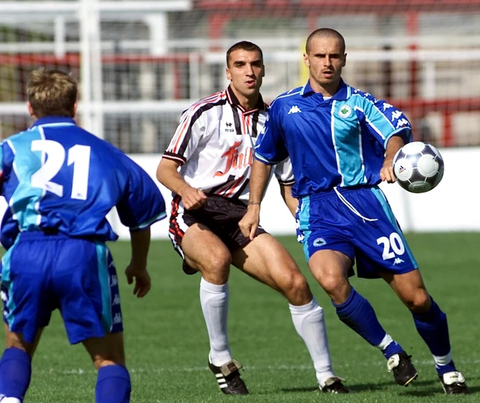 Radu Niculescu (nr. 20) a jucat o perioadă la FC Naţional, după ce "bifase" Steaua şi Galatasaray