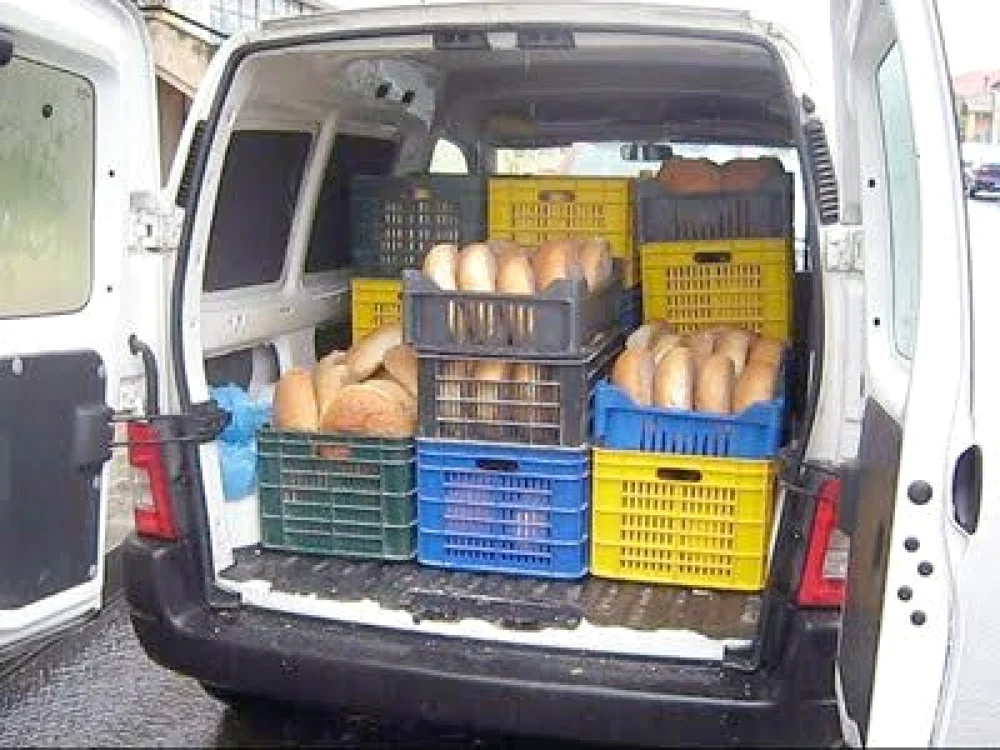 Cele două autoturisme au fost aduse la sediul poliţiei FOTO IPJ Mehedinţi
