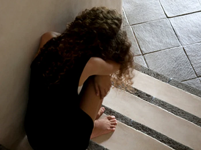 Fata ar fi fost violată sub ameninţarea pistolului (Foto: Arhivă)