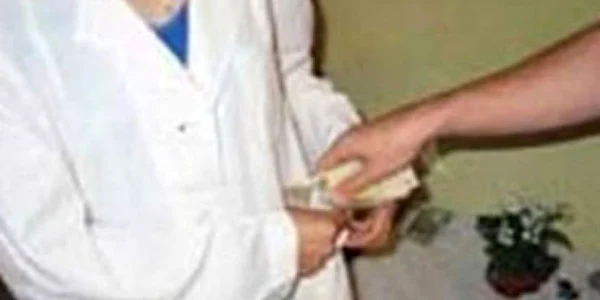 Şpaga noastră de zi cu zi, între obişnuinţă şi obligaţie - SONDAJ