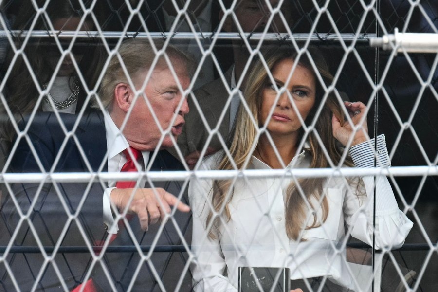 O mică ceartă între Donald și Melania Trump a fost „tradusă” de experții în limbaj corporal. „Poți simți literalmente tensiunea din ea”